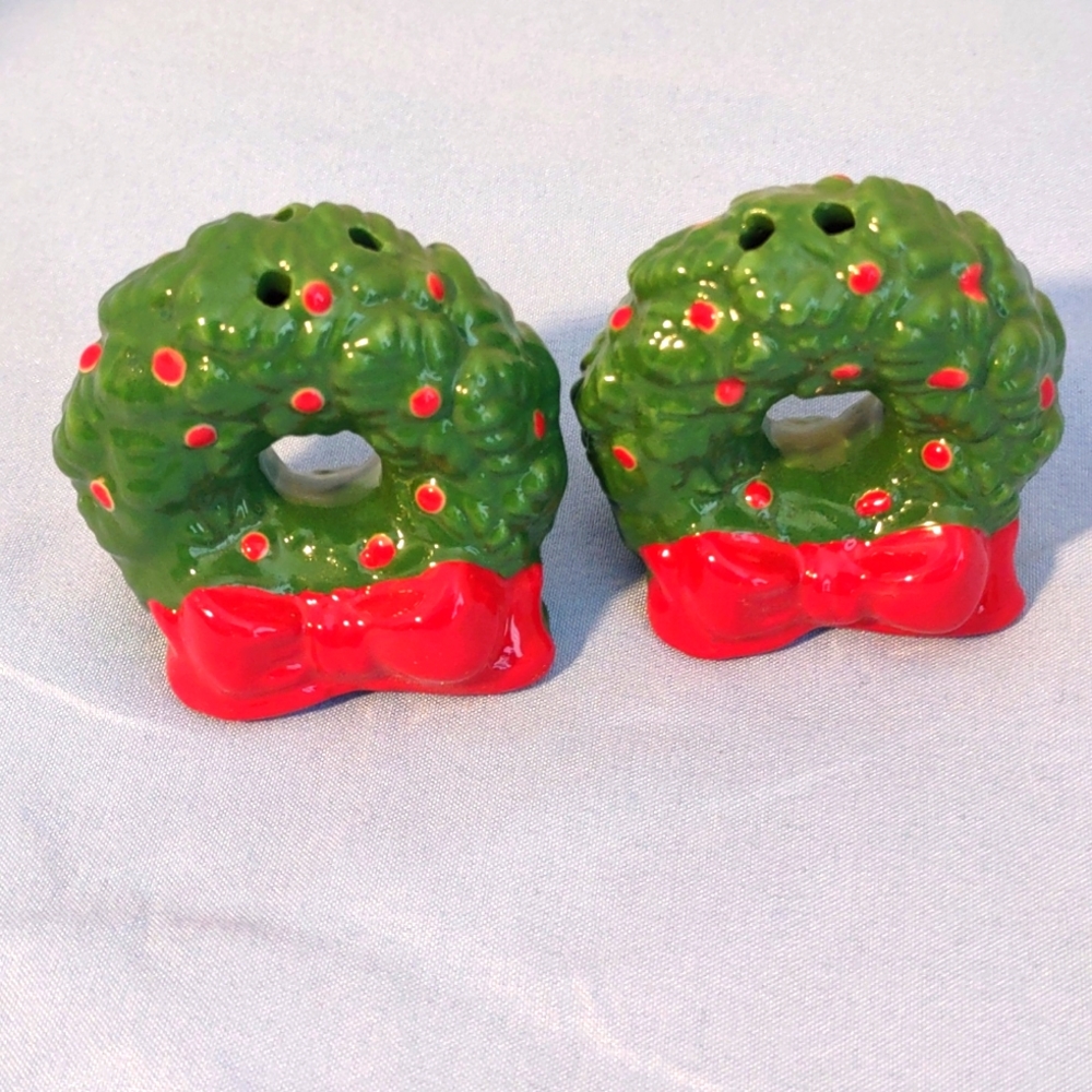 Sonoma Wreath Salt & Pepper Shakers